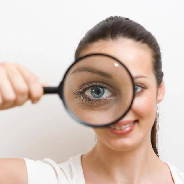 眼睛干澀與長時間吹空調有何關系？如何改善室內環境？:室內環境改善