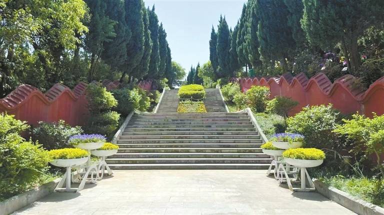 開展“百日美顏”行動 持續(xù)改善陵園環(huán)境:室內(nèi)環(huán)境改善